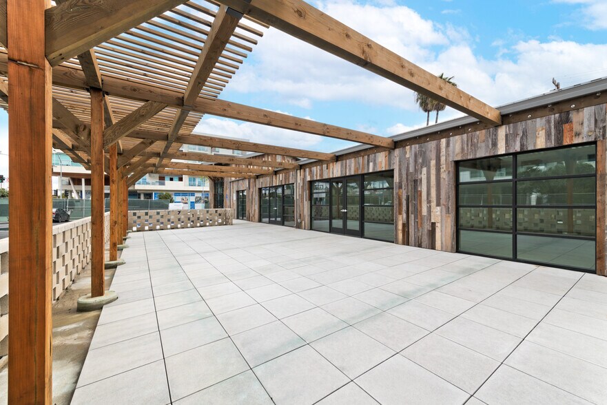 More Photos Of 1600 Lincoln Blvd, Santa Monica Freestanding For Lease