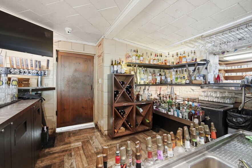 More Photos Of 100 Mountain Rd, Easthampton Restaurant For Sale