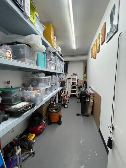 More Photos Of 1610 W Magnolia Blvd, Burbank Storefront For Sale