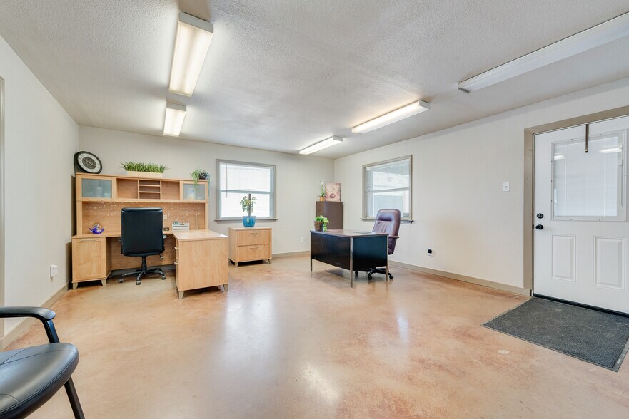 More Photos Of 4331 Cement Valley Rd, Midlothian Warehouse For Sale