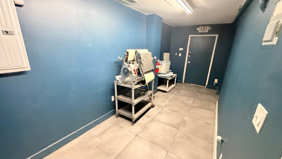 More Photos Of 2606-2614 SW 8th St, Miami Storefront For Lease