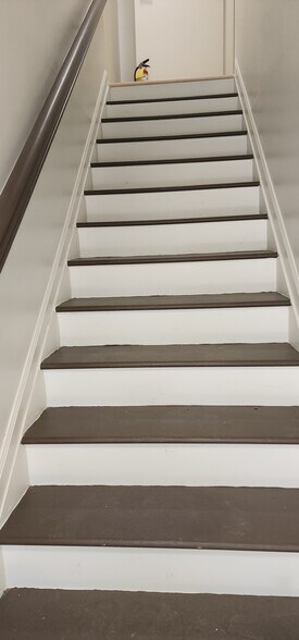 More Photos Of 16 Oak St, Roswell Medical For Sale