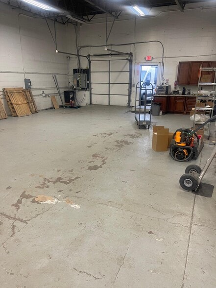 More Photos Of 83 Burlews Ct, Hackensack Warehouse For Lease