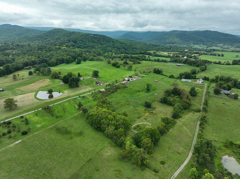 More Photos Of 12167 Lee Hwy, Sperryville Veterinarian Kennel For Sale