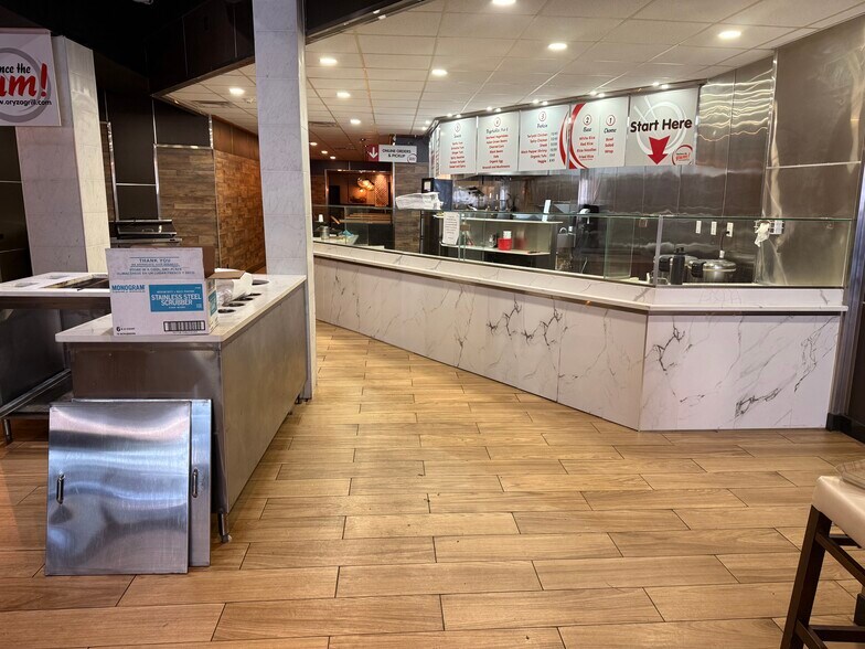 More Photos Of 40 S Court St, Athens Fast Food For Lease