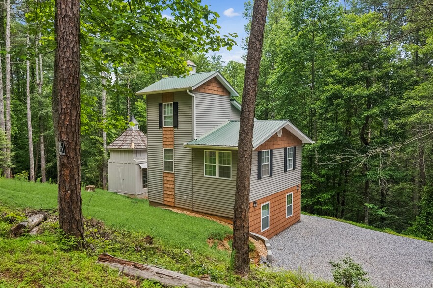 More Photos Of 375 Deerfield Dr, Dahlonega Multifamily For Sale