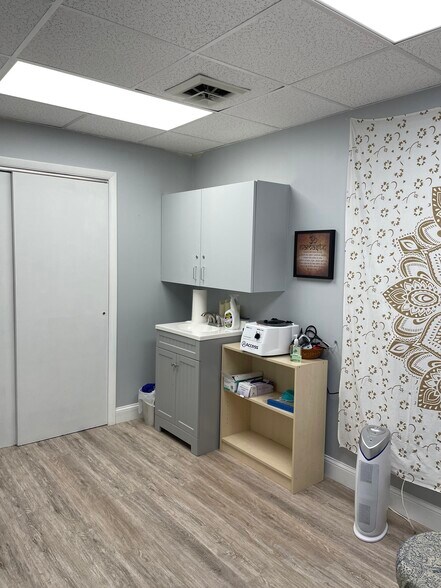 More Photos Of 9712 Belair Rd, Nottingham Medical For Lease