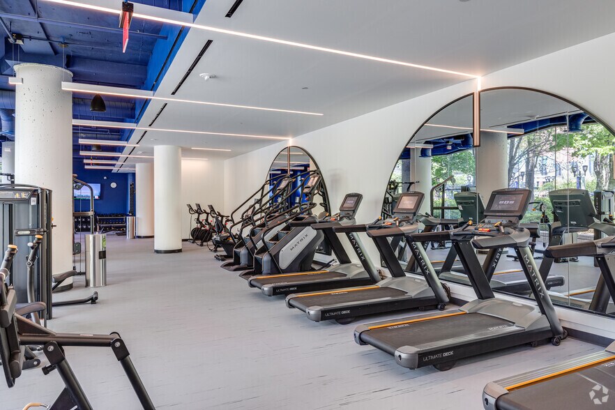 More Photos Of 2011 Crystal Dr, Arlington Office For Lease