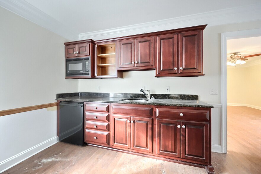 More Photos Of 1518 S George St, York Light Manufacturing For Sale