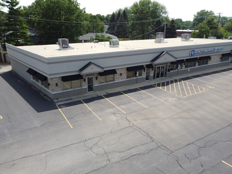 More Photos Of 777 E Algonquin Rd, Algonquin Storefront Retail Office For Lease