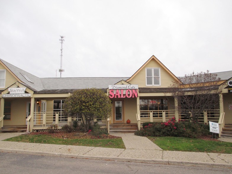 More Photos Of 41990-42040 Grand River Ave, Novi Unknown For Lease