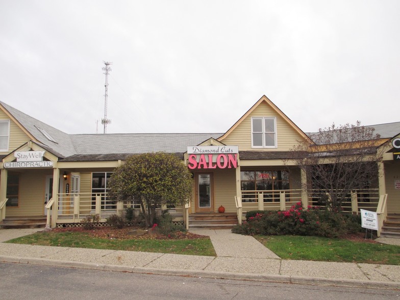 More Photos Of 41990-42050 Grand River Ave, Novi General Retail For Sale