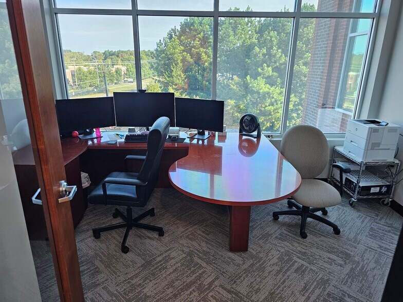 More Photos Of 10610 Metromont Pky, Charlotte Office For Lease
