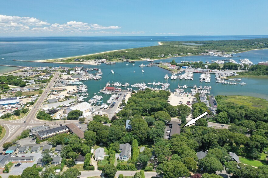 More Photos Of 411 W Lake Dr, Montauk Hotel For Sale