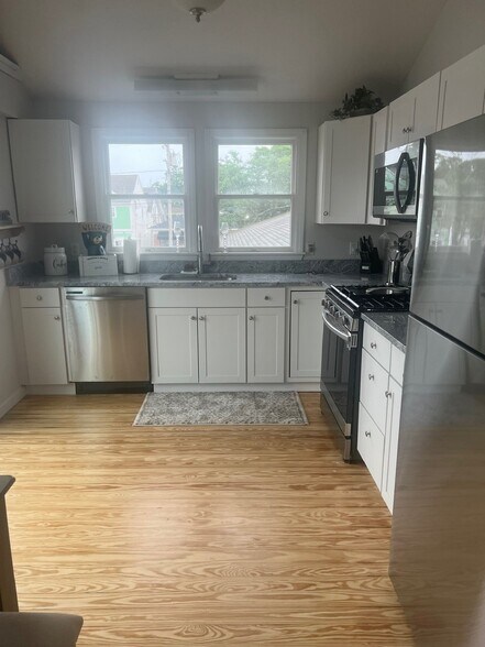 More Photos Of 574 Main St, Hyannis Storefront Retail Residential For Sale