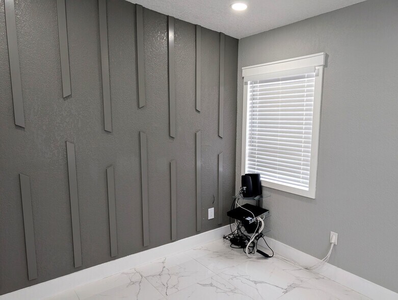 More Photos Of 1245 N Pine Hills Rd, Orlando Office Residential For Lease