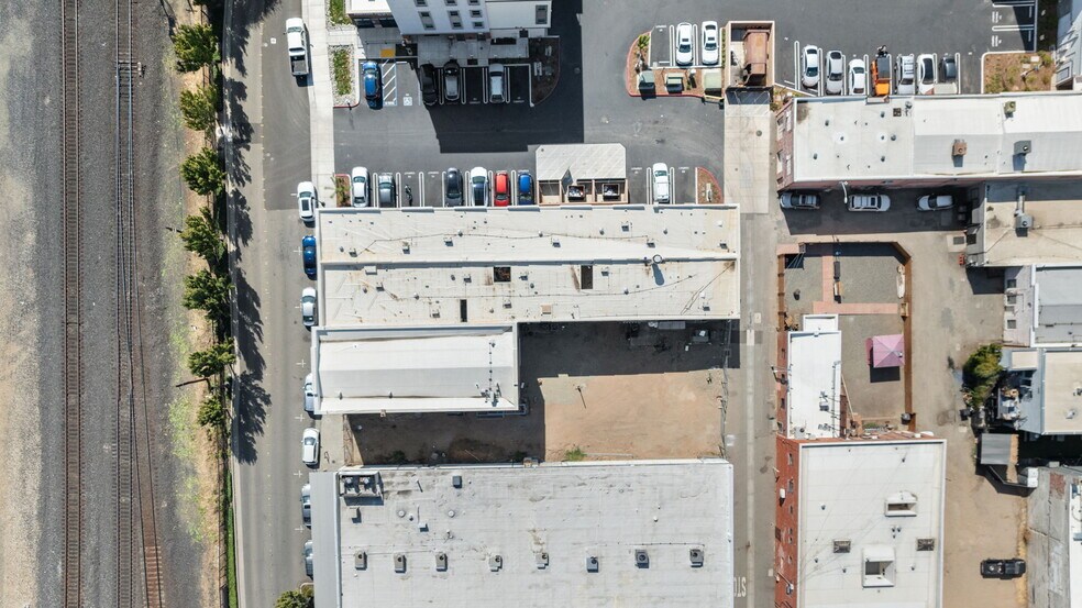 More Photos Of 112 Pacific St, Roseville Apartments For Lease