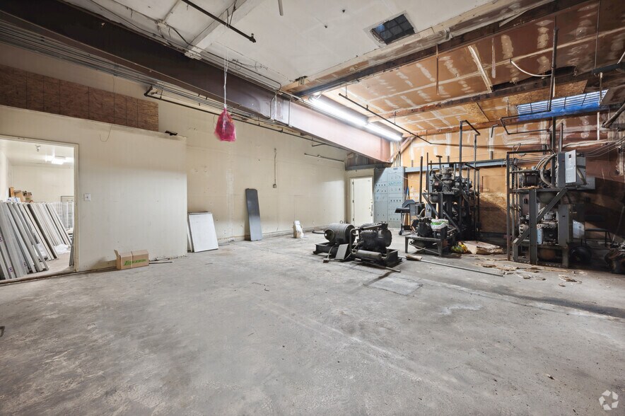 More Photos Of 5270 W Sunset Blvd, Los Angeles Freestanding For Lease