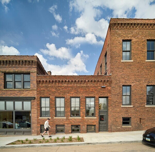 More Photos Of 1201 Keosauqua Way, Des Moines Restaurant For Lease