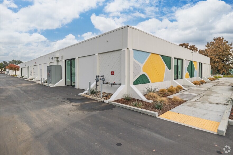 More Photos Of 2460 Embarcadero Rd, Palo Alto Office For Lease