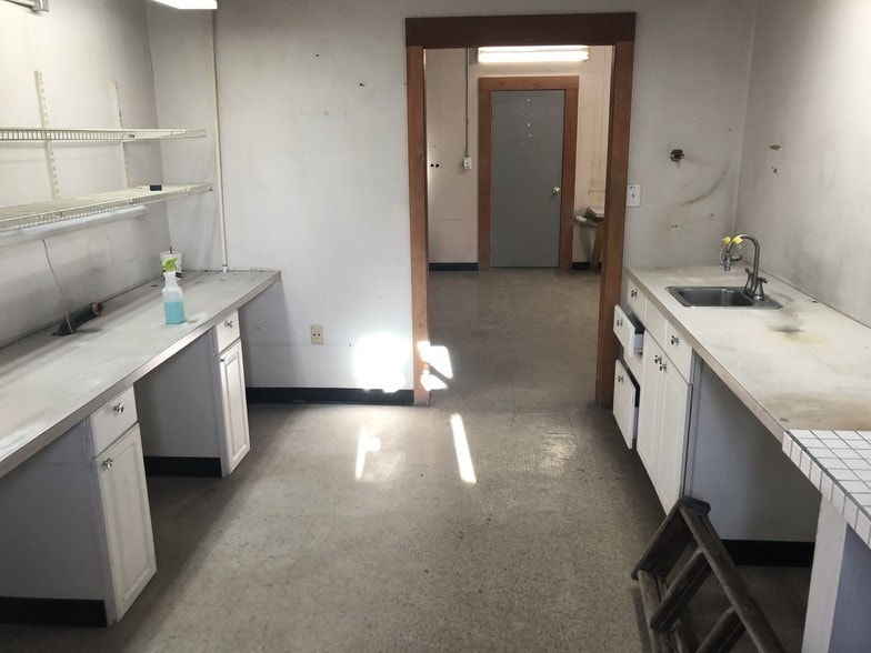 More Photos Of 7947 Southeastern Ave, Indianapolis Loft Creative Space For Sale