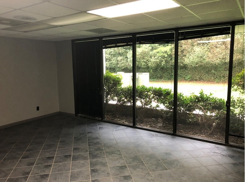 More Photos Of 6577 Peachtree Industrial Blvd, Peachtree Corners Light Distribution For Sale