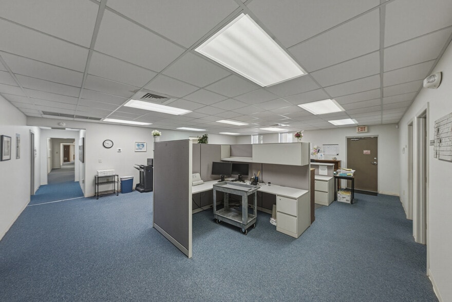More Photos Of 215 Mary Reckeweg Way, Bartow Office For Sale