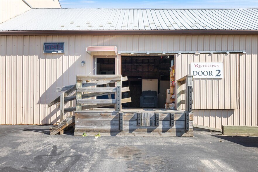 More Photos Of 816 NW 4th St, Grand Rapids General Retail For Sale