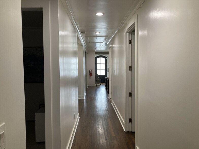 More Photos Of 4344 Congress Ave, Dallas Office For Sale