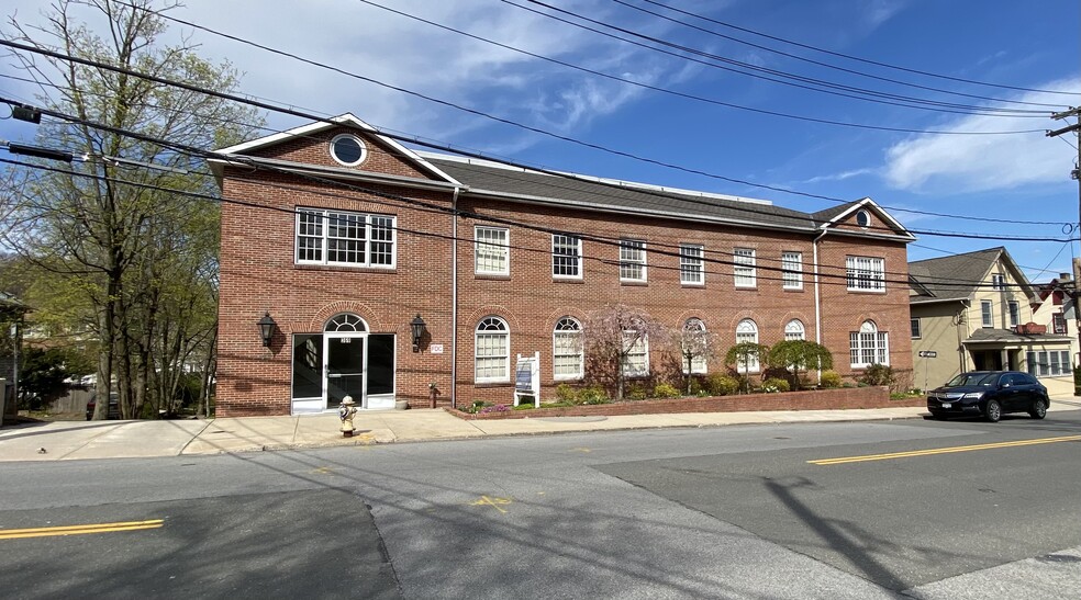 Primary Photo Of 369 Ashford Ave, Dobbs Ferry Medical For Lease