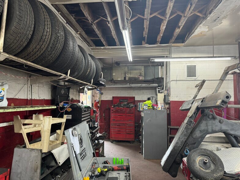 More Photos Of 3991 Superior Ave, Cleveland Auto Repair For Sale