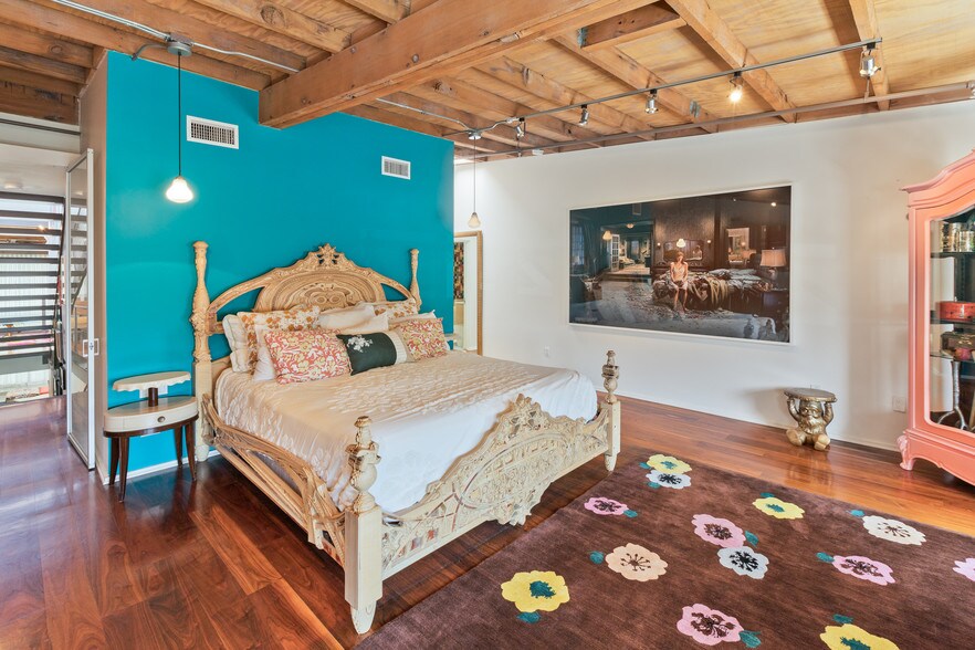 More Photos Of 2100 Abbot Kinney Blvd, Venice Office For Lease