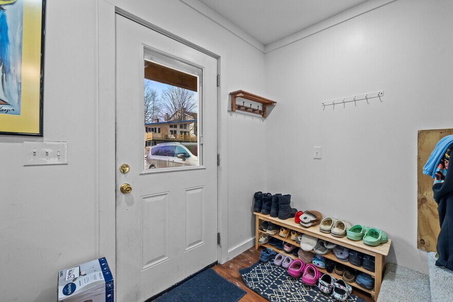 More Photos Of 180 Main St, North Woodstock Hotel For Sale