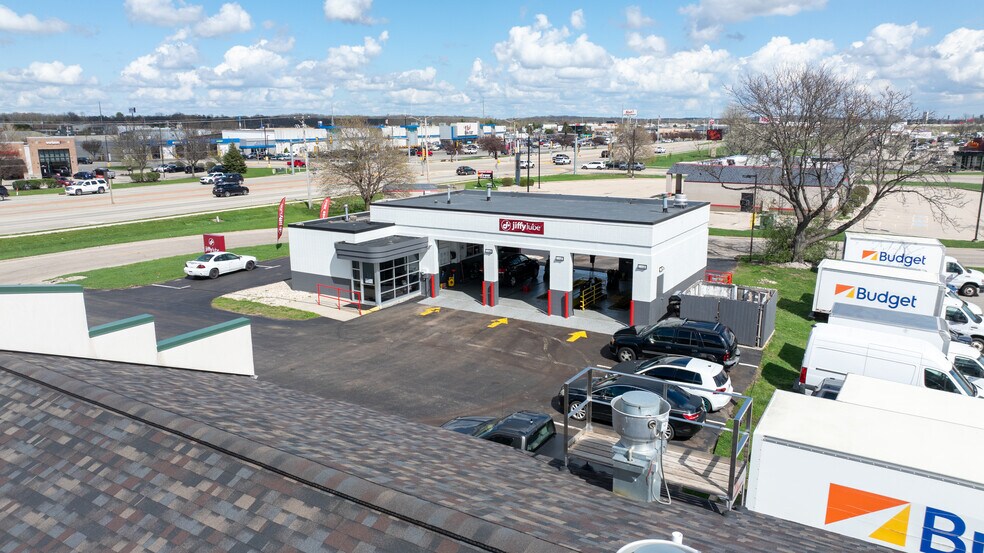 More Photos Of 2306 Humes Rd, Janesville Auto Repair For Sale