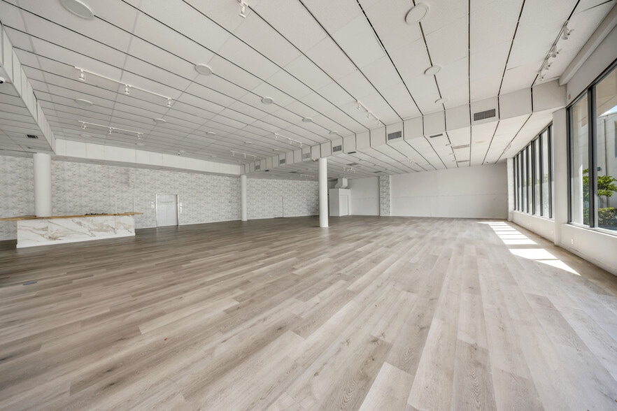 More Photos Of 9855 S Dixie Hwy, Pinecrest Freestanding For Lease