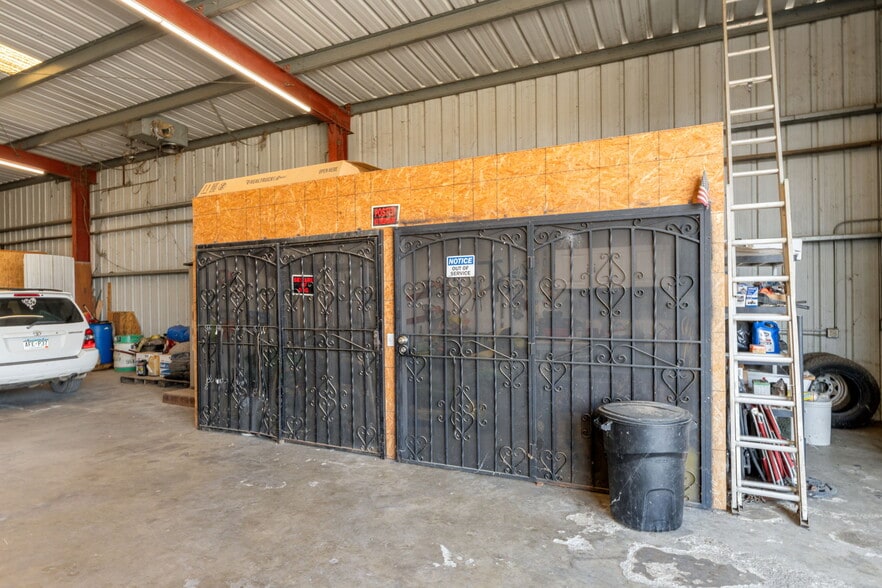 More Photos Of 23259 Avenue 64 Ave, Ducor Warehouse For Sale