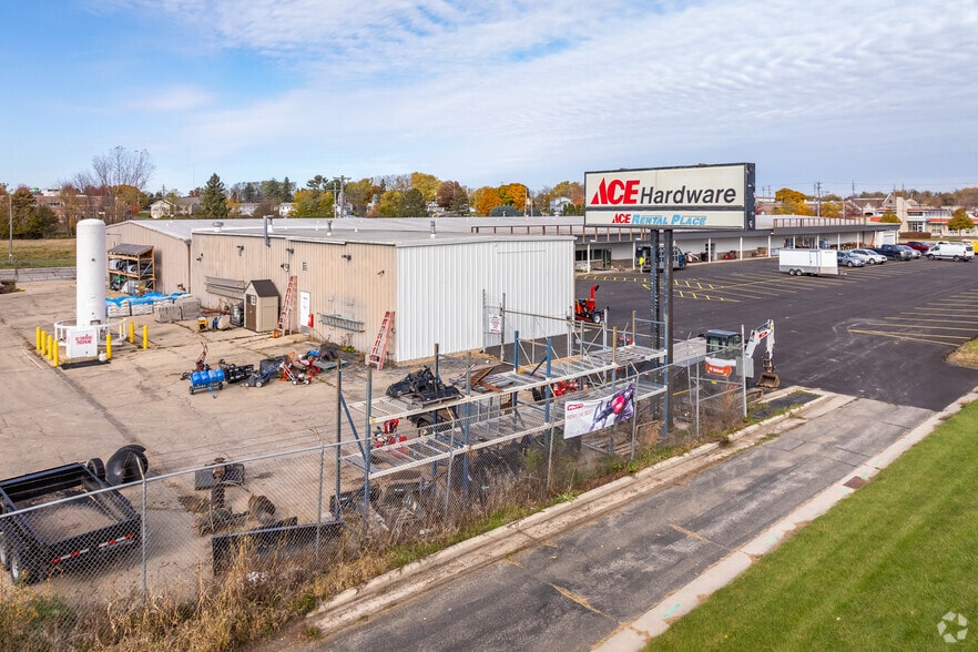 Primary Photo Of 401 Bernard St, Watertown General Retail For Lease