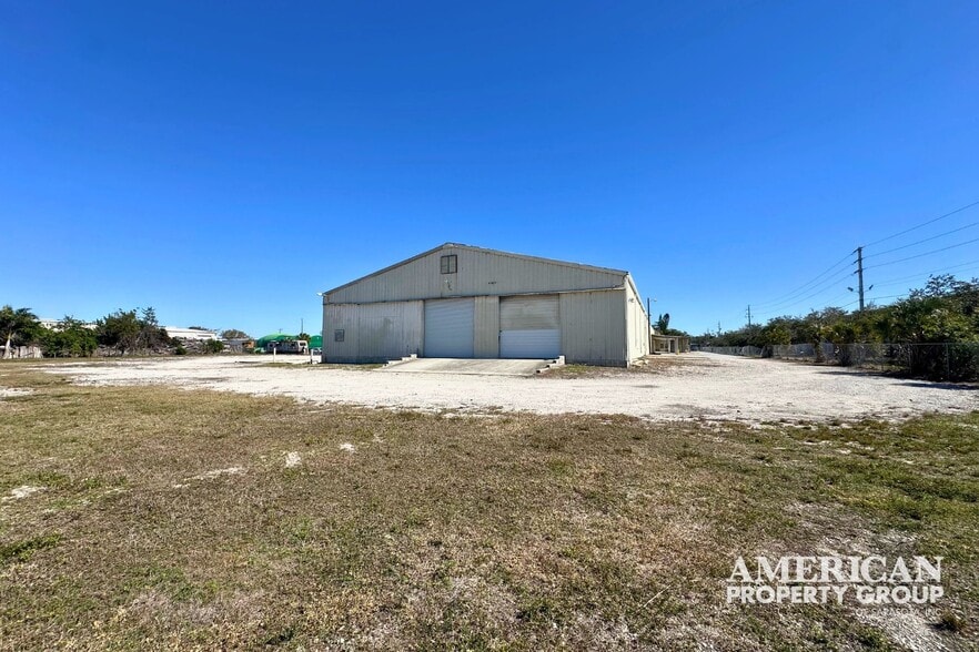 More Photos Of 1227-1231 Hardin Ave, Sarasota Warehouse For Sale