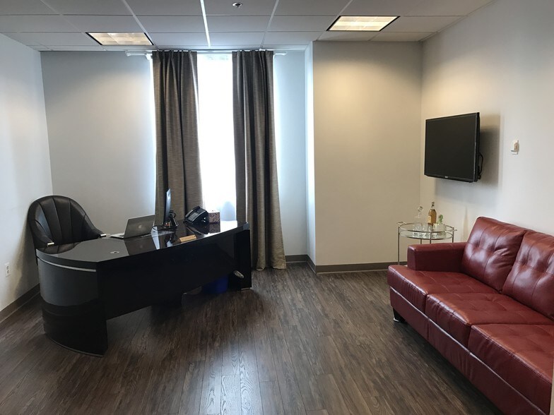 More Photos Of 4600 East West Hwy, Bethesda Medical For Lease