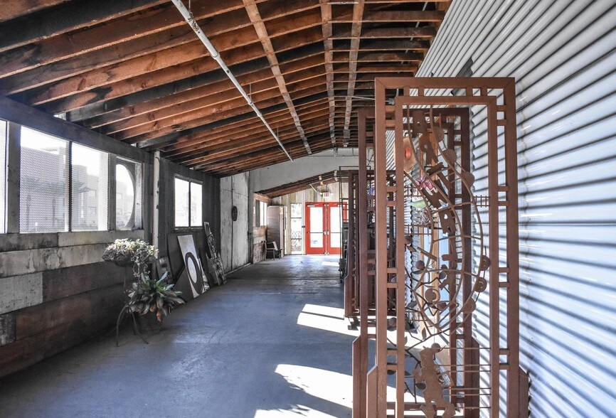 More Photos Of 560 E Commercial St, Pomona Manufacturing For Lease