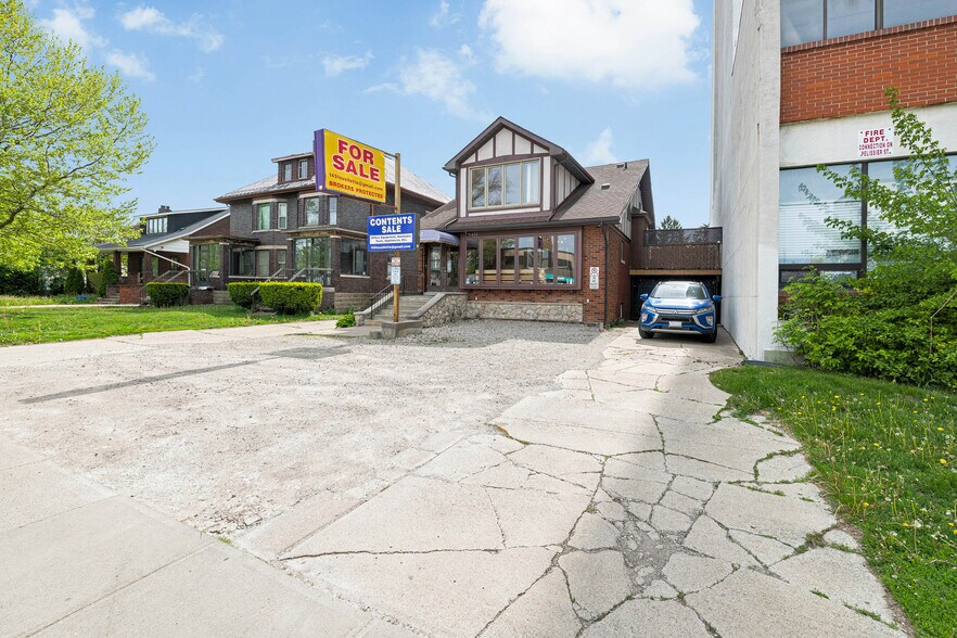 More Photos Of 1451 Ouellette Av, Windsor Office Residential For Sale