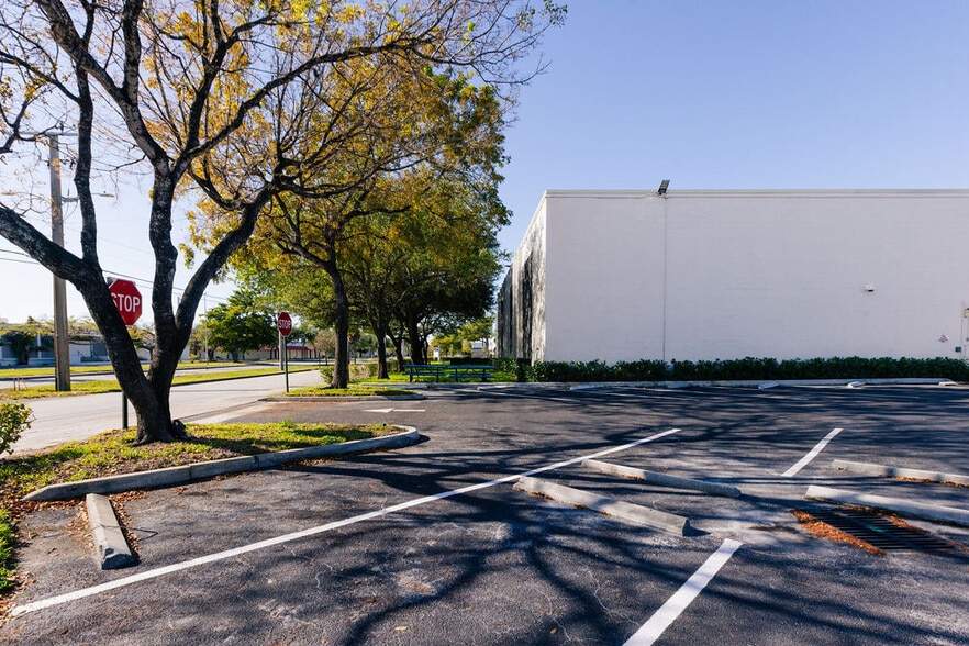 More Photos Of 4200 N 29th Ave, Hollywood Unknown For Lease