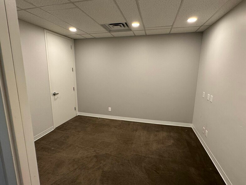 More Photos Of 1537 8th Av W, Vancouver Healthcare For Lease