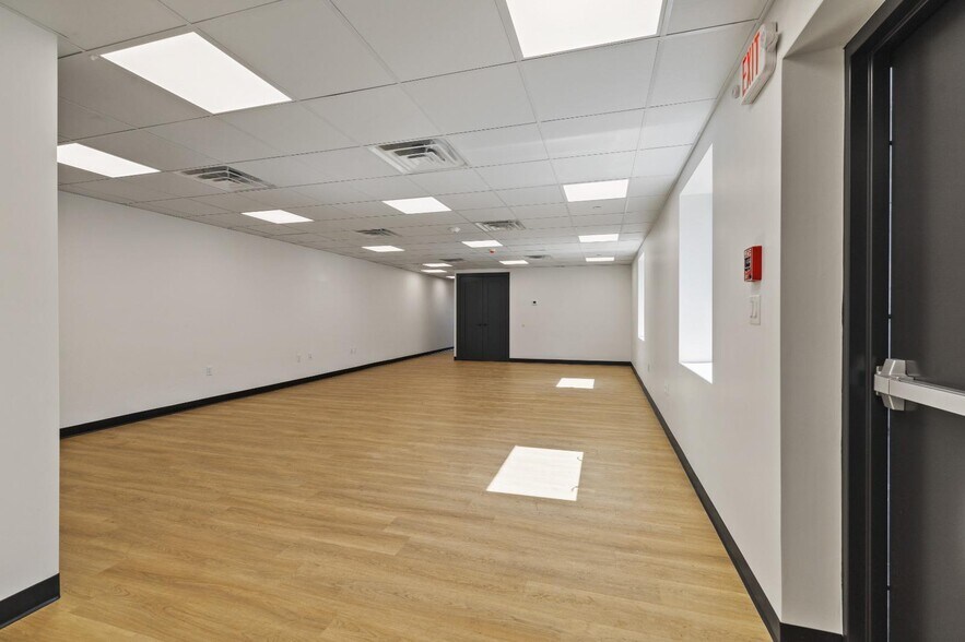 More Photos Of 6-12 Hoover Ave, Haverstraw Warehouse For Lease