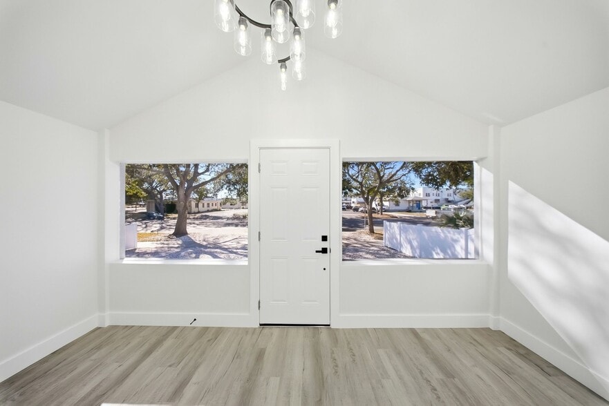 More Photos Of 2051 1st Ave N, Saint Petersburg Office Residential For Sale