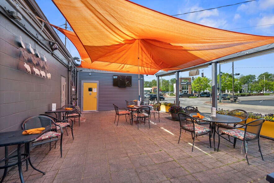 More Photos Of 3538 Columbia Pky, Cincinnati Restaurant For Sale