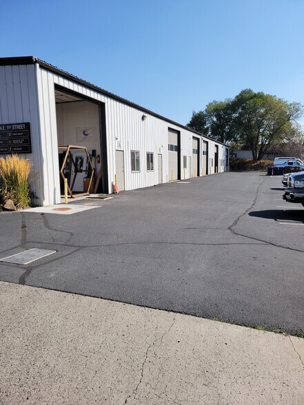 More Photos Of 1420 NE 1st St, Bend Warehouse For Lease