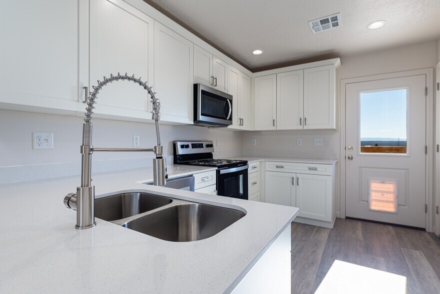 More Photos Of 5120 E Grande Vermillion Ave, Kanab Apartments For Sale