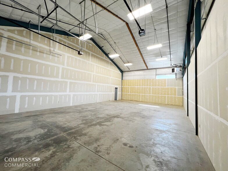 More Photos Of 692 N Aylor Ct, Sisters Warehouse For Lease