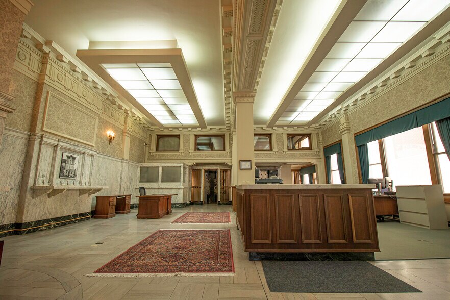 More Photos Of 301 Columbia St, Lafayette Office For Lease